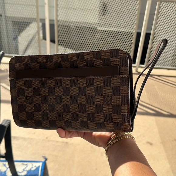LOUIS VUITTON
Damier Ebene Pochette Saint Louis Clutch - Picture 5 of 12